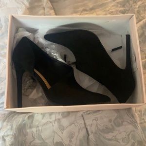 Black Party On The Side Pumps From JUSTFAB Size 8.5